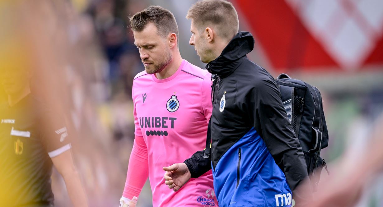 Simon Mignolet valt geblesseerd uit in STVV – Club Brugge