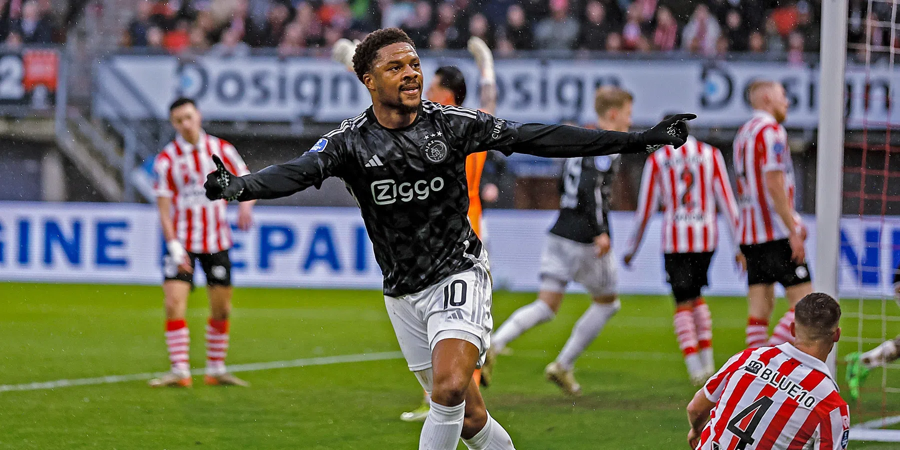 Ajax-supersub Chuba Akpom vertelt over goal en interlandperiode