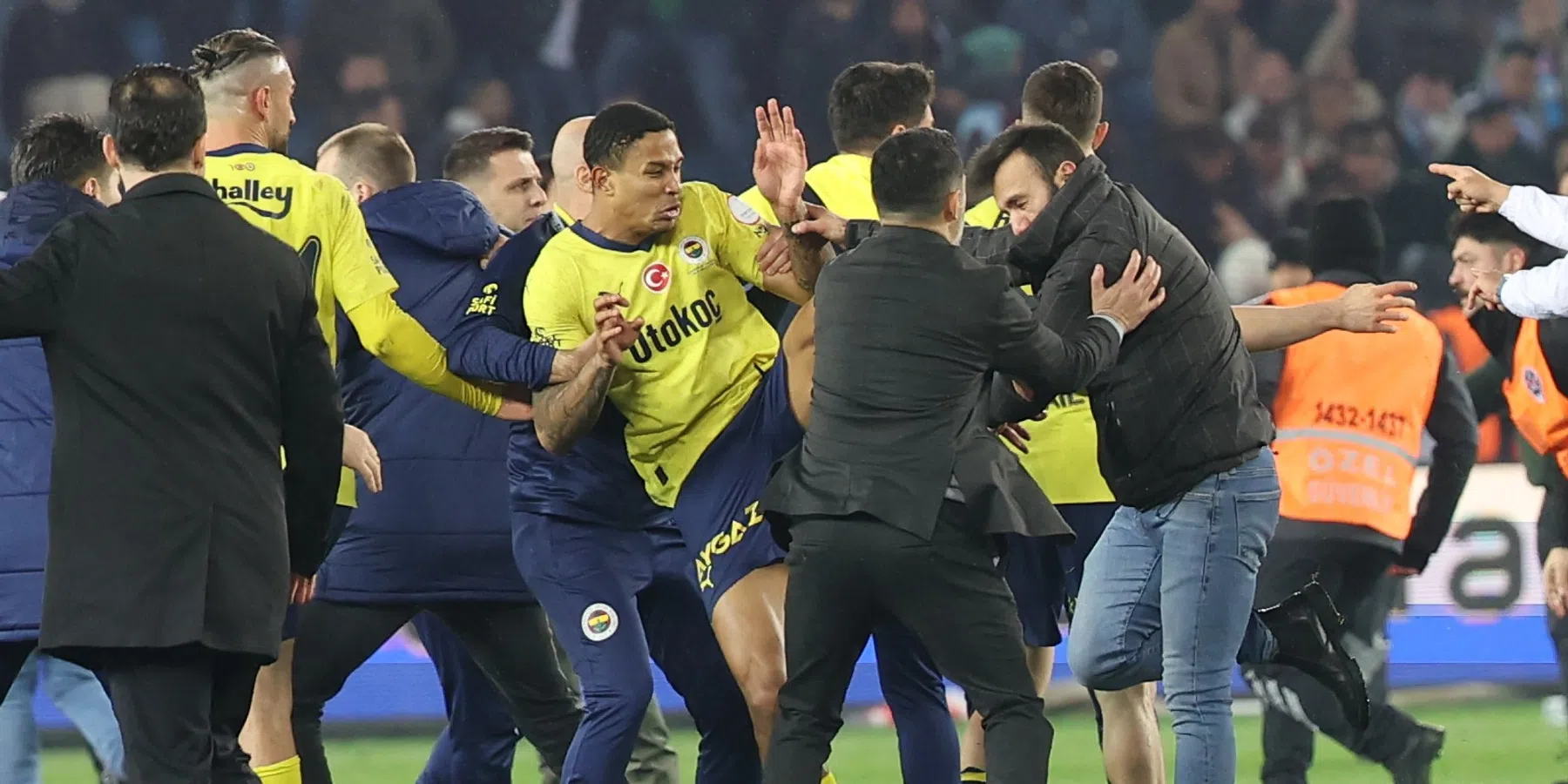 Fenerbahce trekt zich mogelijk terug uit Süper Lig na massale knokpartij