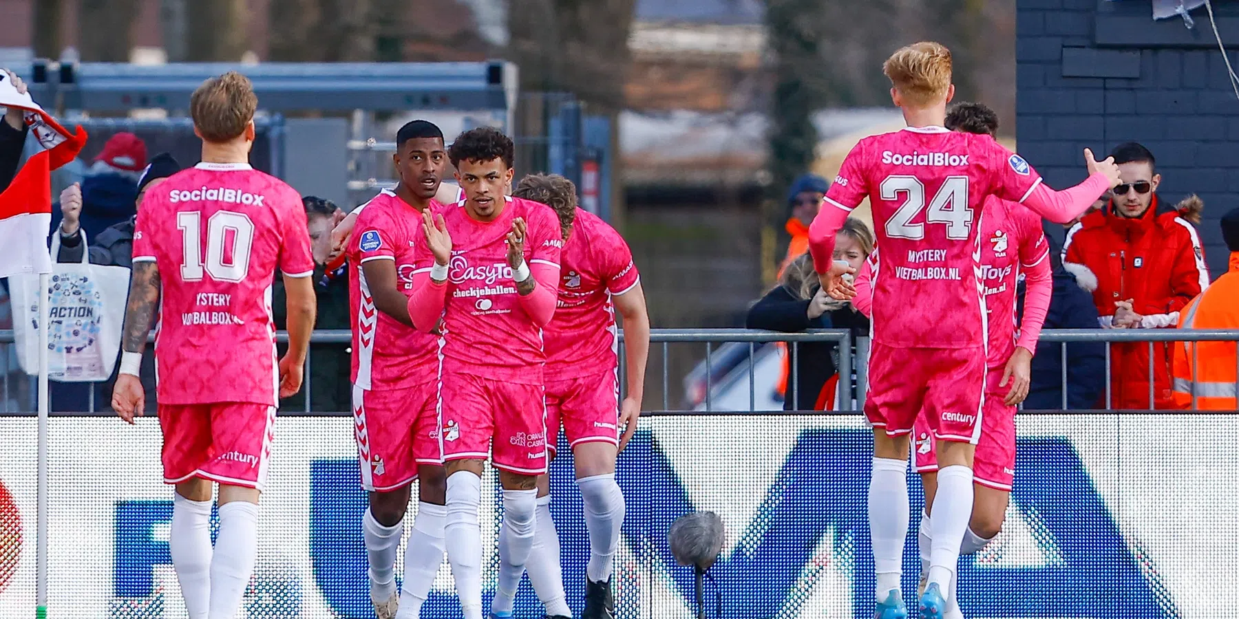 FC Emmen laat opnieuw van zich horen: KKD-club lanceert knalroze shirts