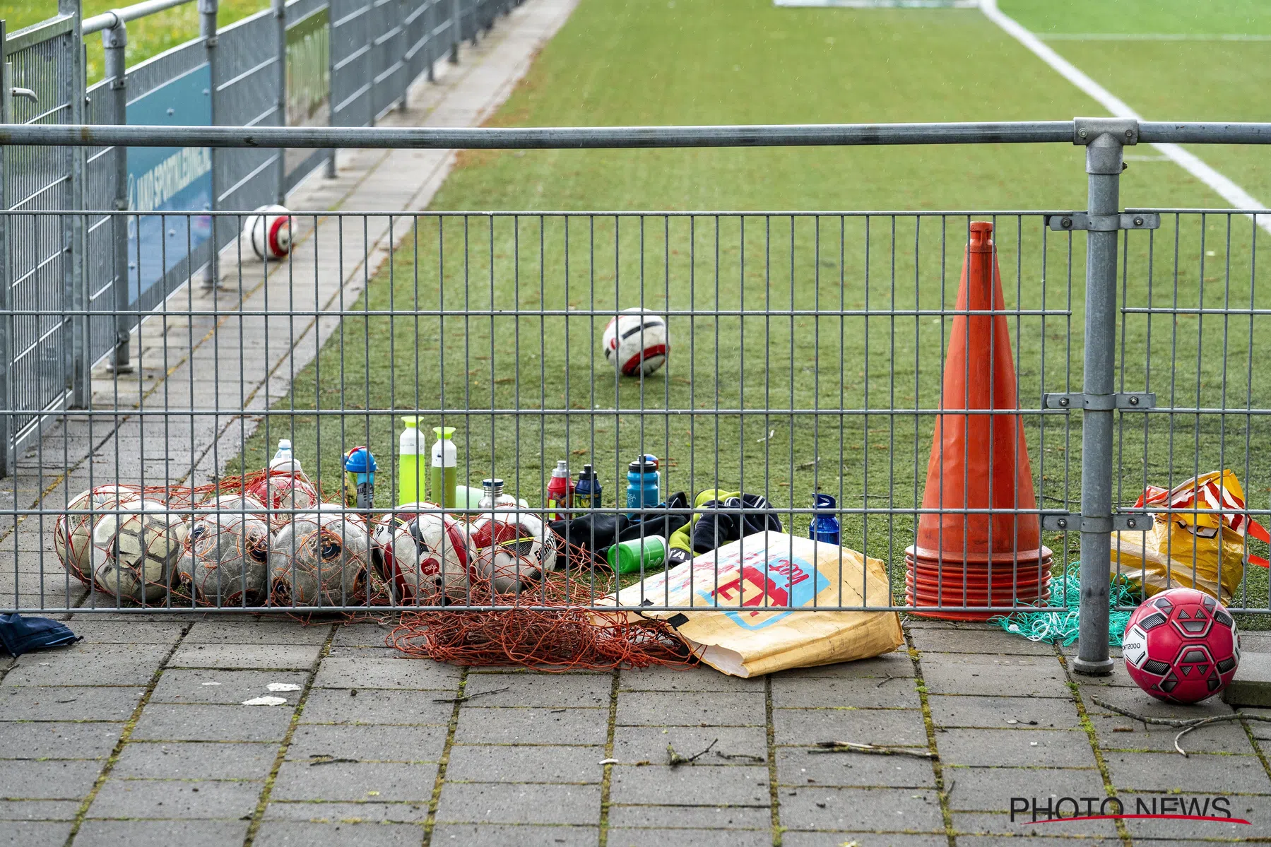 Voetbal Vlaanderen verbiedt koppen tot en met U9