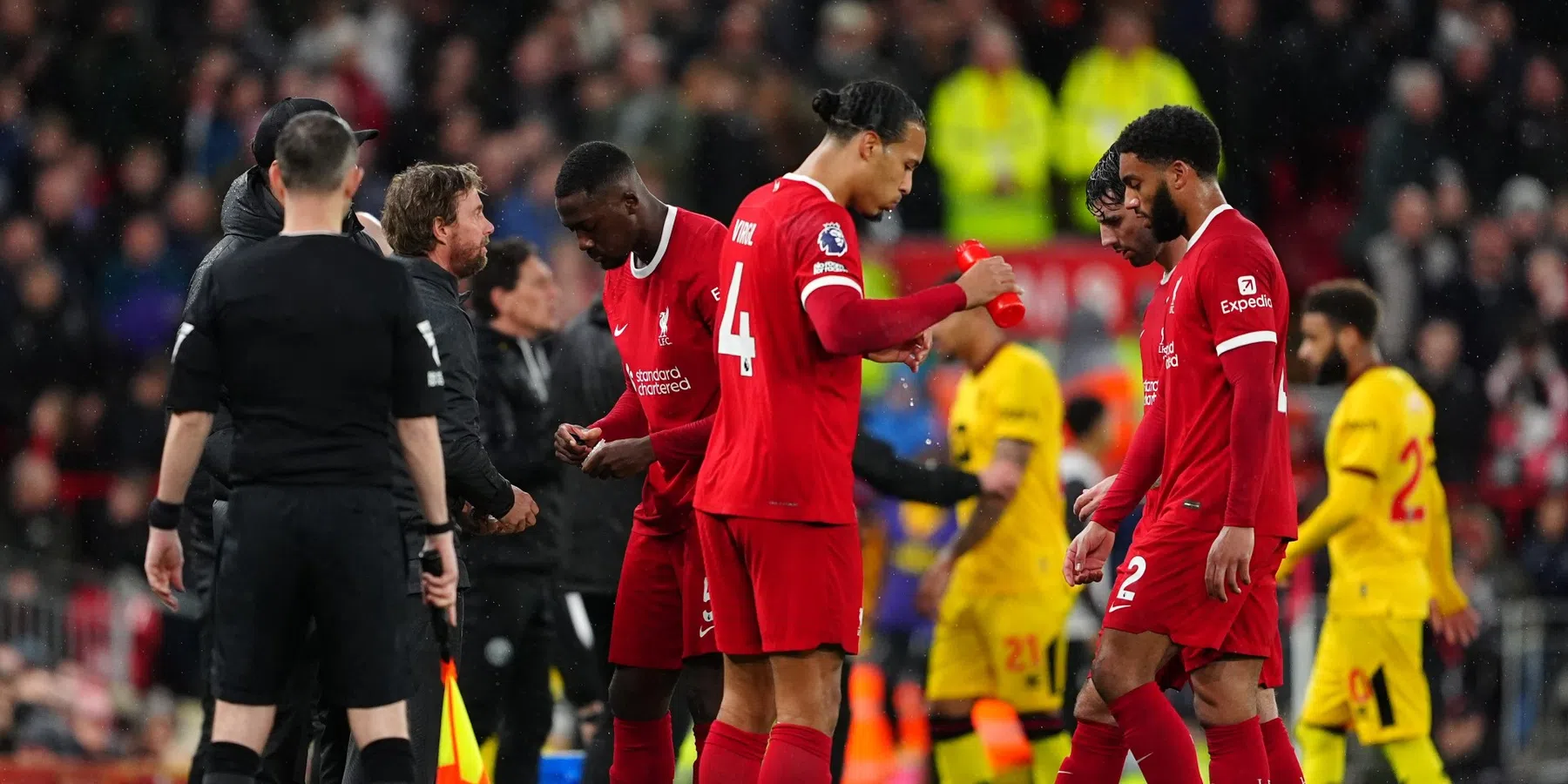 Liverpool herovert koppositie met zege, Gakpo scoort
