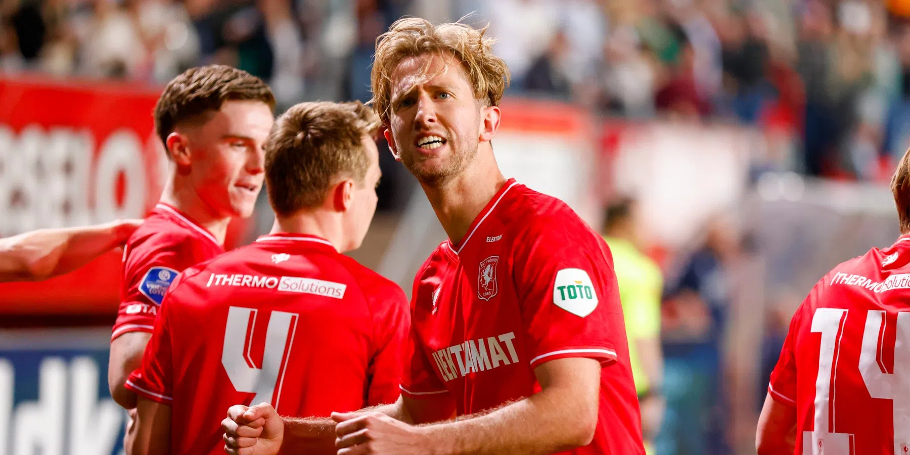 FC Twente wint met 2-0 van Fortuna Sittard en verstevigt plek drie