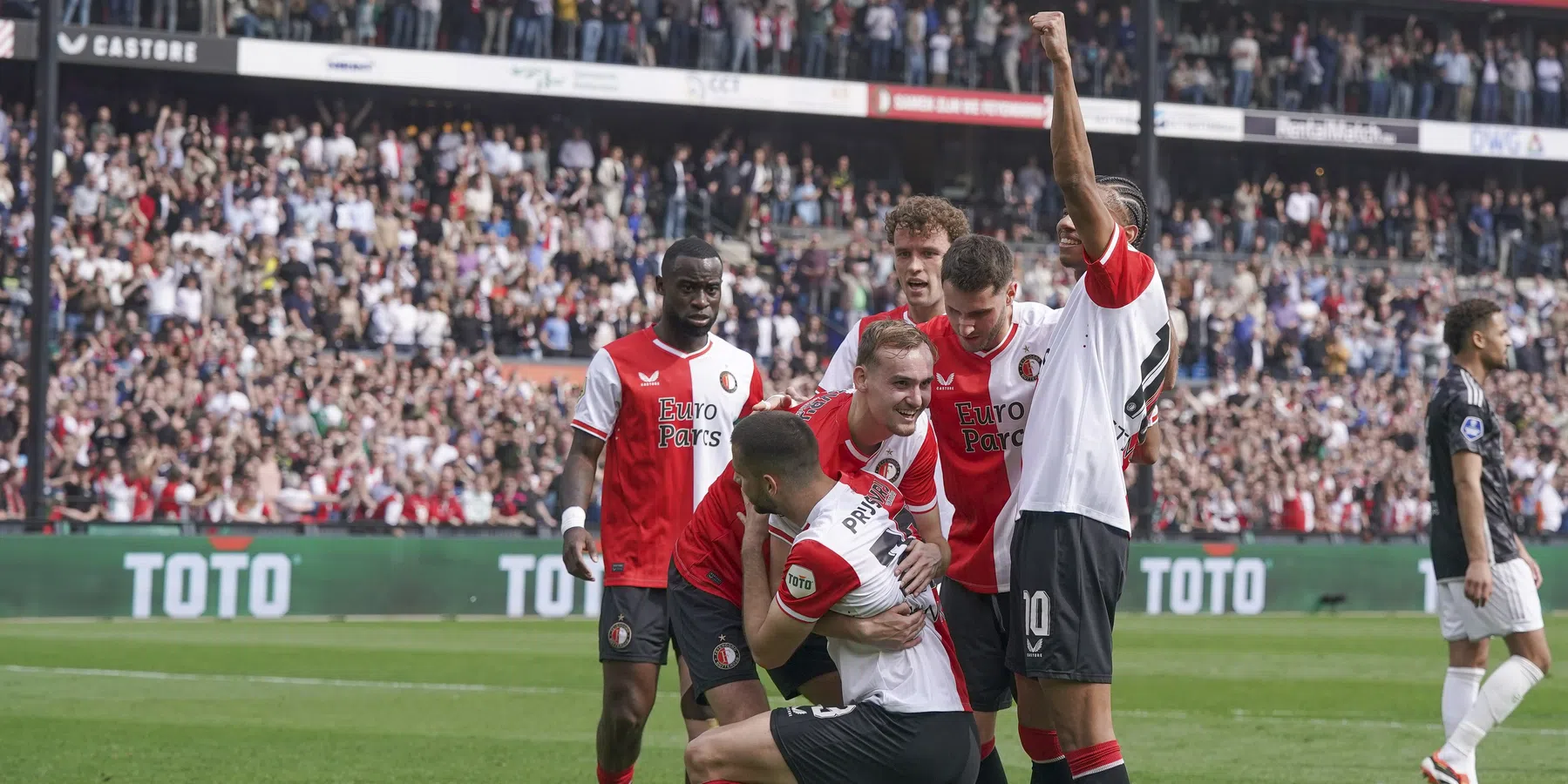 Spelersrapport: Feyenoord vernedert Ajax, hoogste cijfer 10