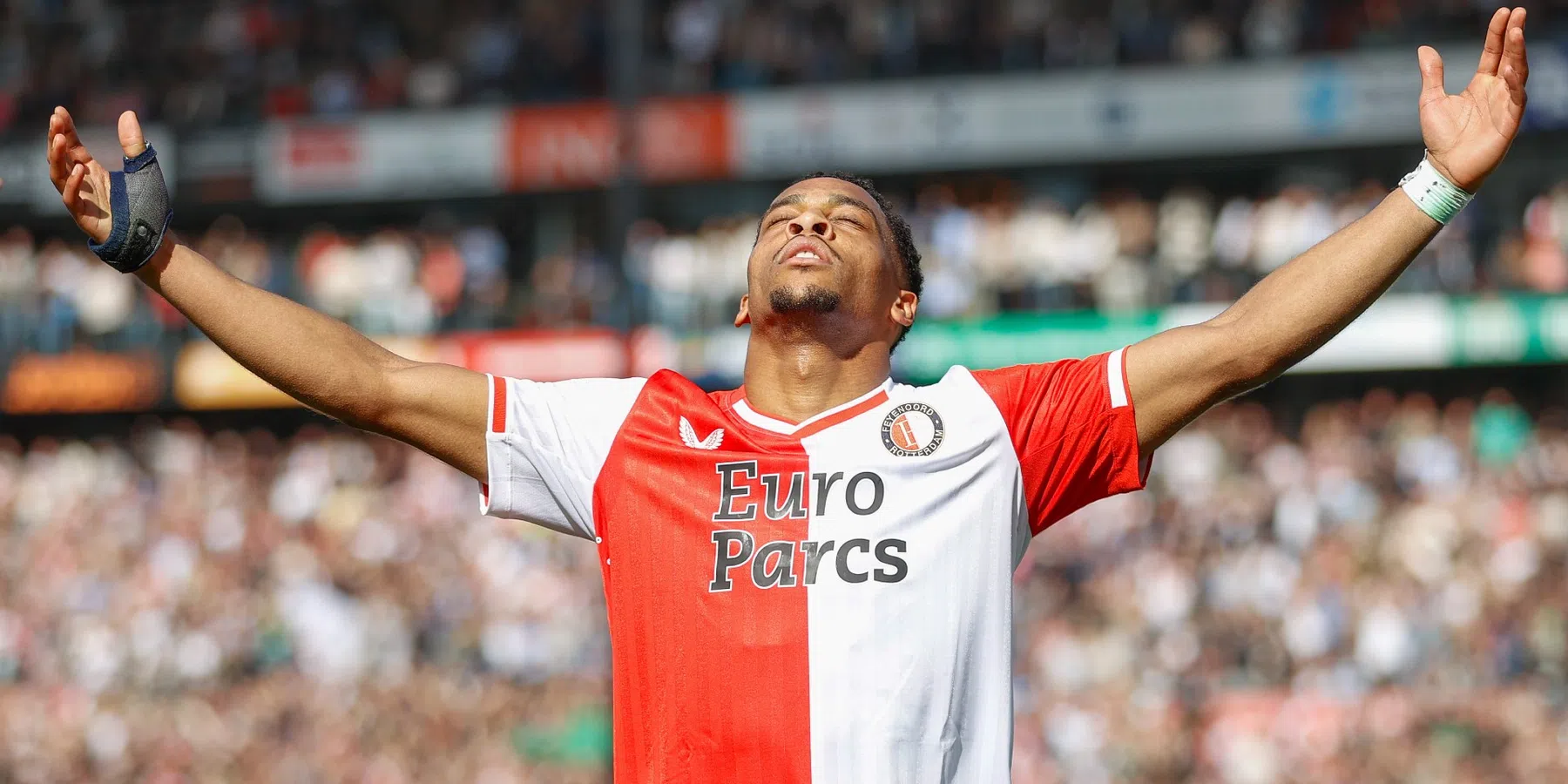 Feyenoord walst over Ajax heen in historische Klassieker