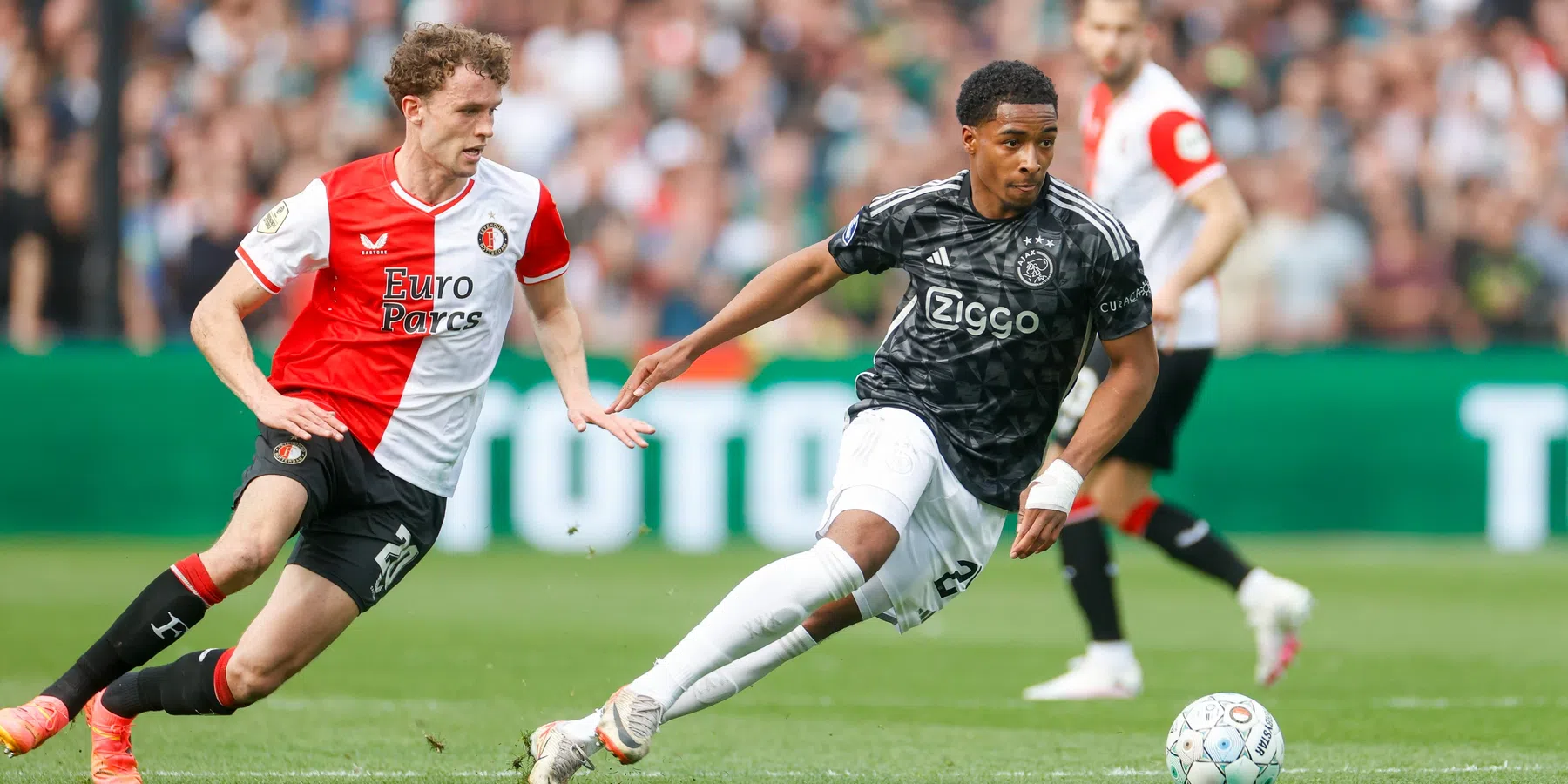 Vos voelt grafstemming bij Ajax na historische Klassieker-oorwassing