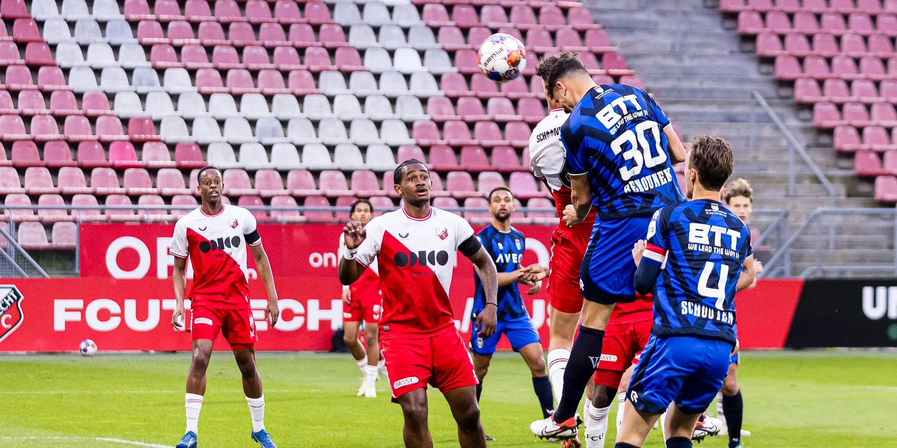 Willem II begaat dure misstap, Ajax-vijftal daags na Klassieker weer onderuit