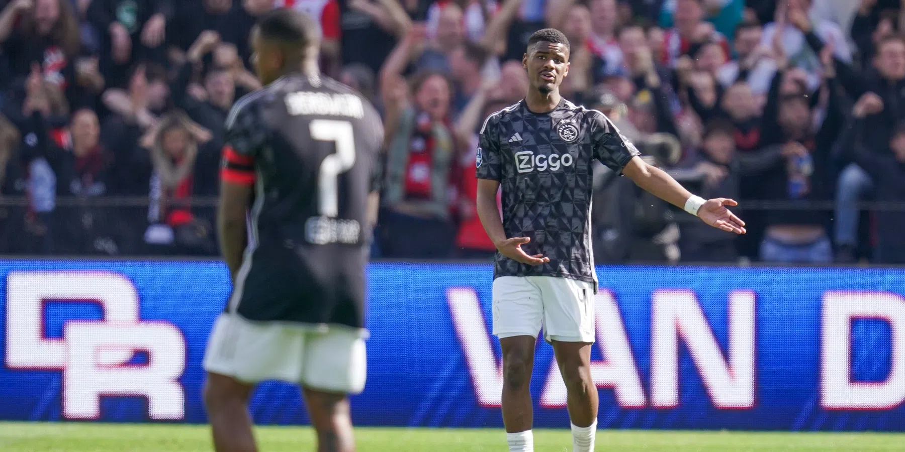 Mulder verbaast zich over no look-pass in Klassieker bij Ajax: 'Bij 6-0.