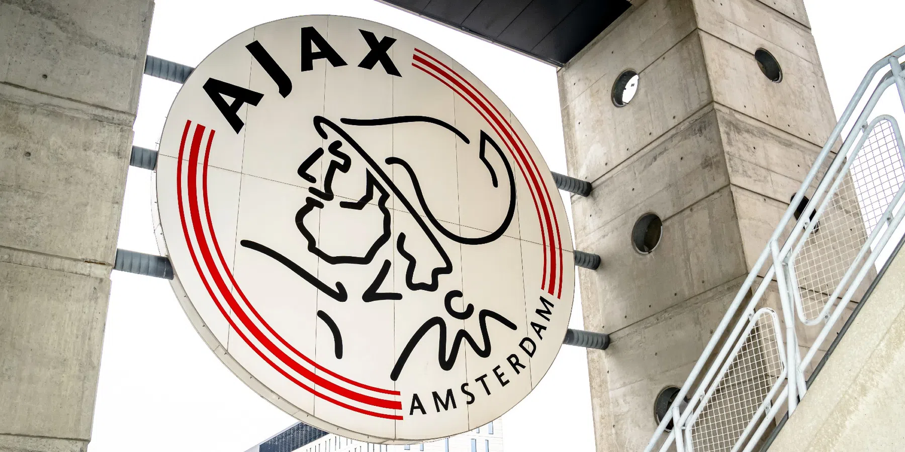 Wat kost het om Ajax van de beurs te halen? 