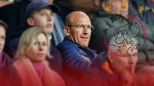 Thumbnail for article: Supportersvereniging Ajax fel: 'Kroes moet blijven, gedrag Van Praag stoort ons'