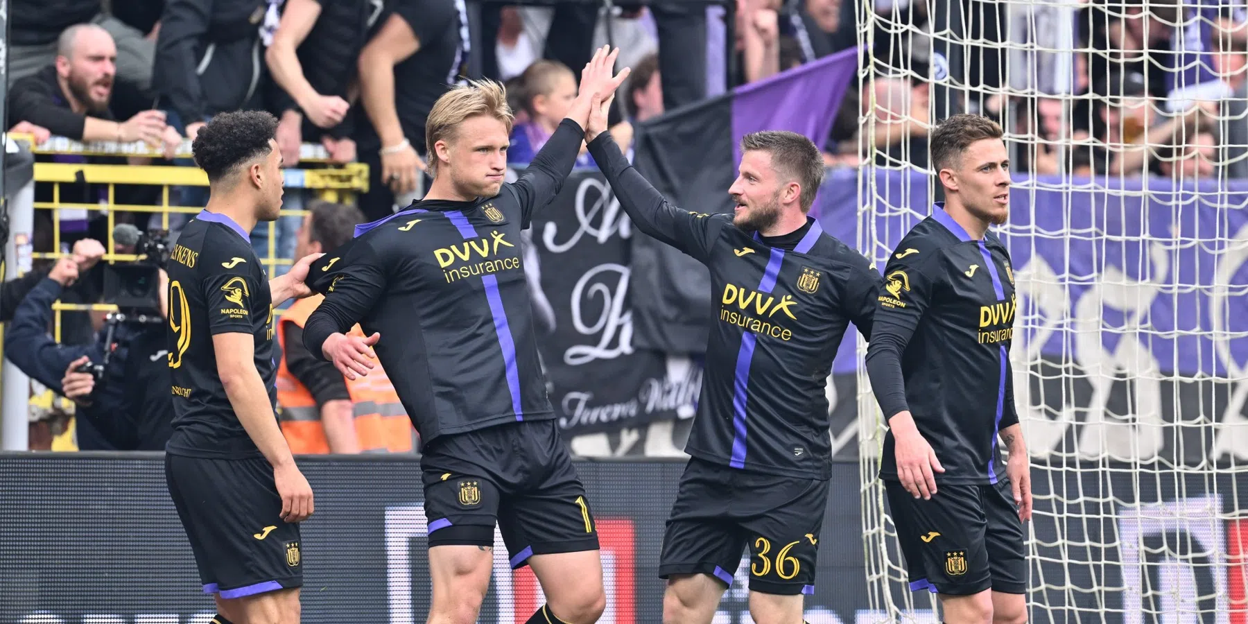 Dolberg draagt treffer op aan receptioniste van Antwerpen
