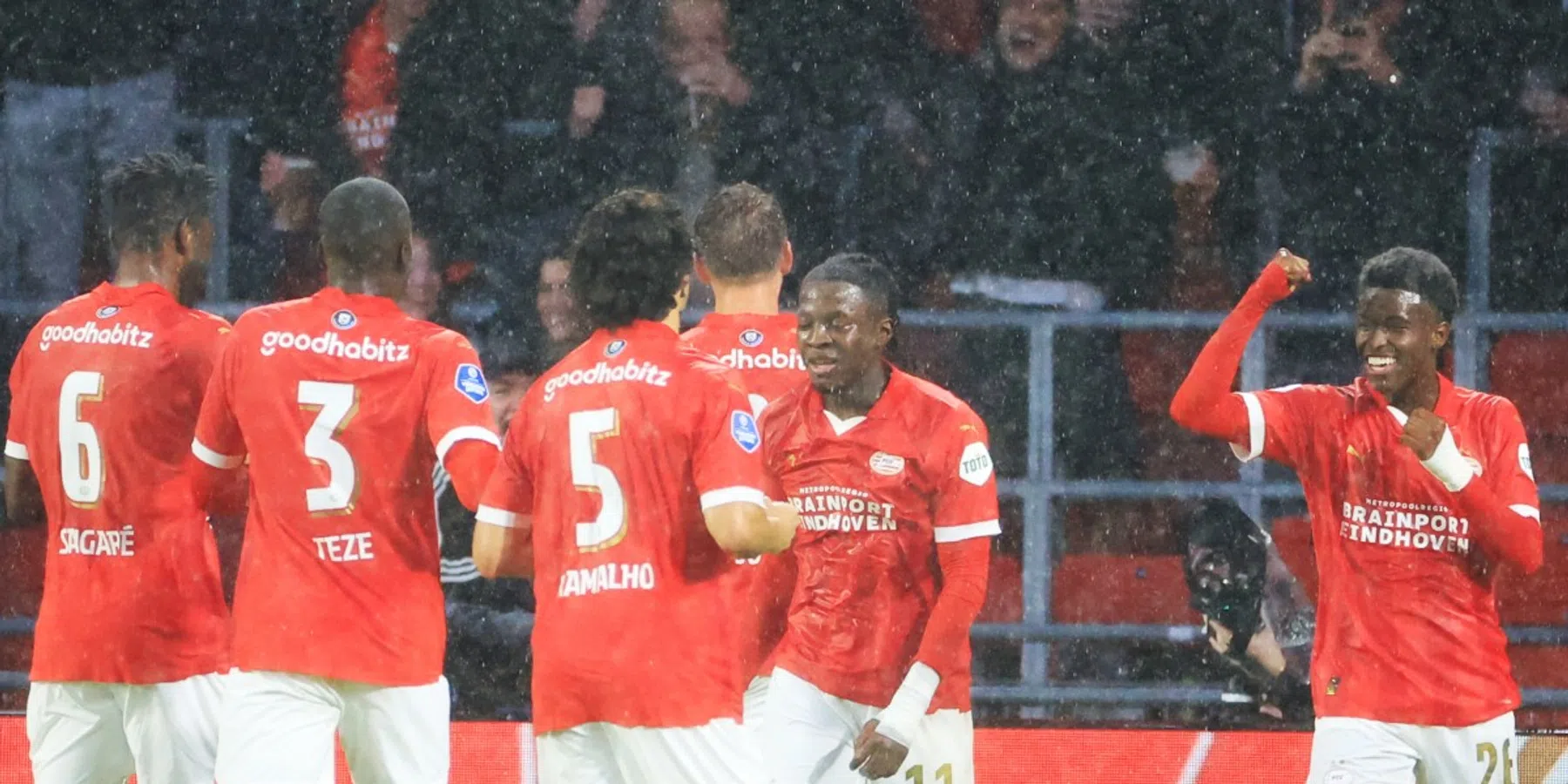 Wanneer en waar wordt PSV gehuldigd na het winnen van de landstitel?
