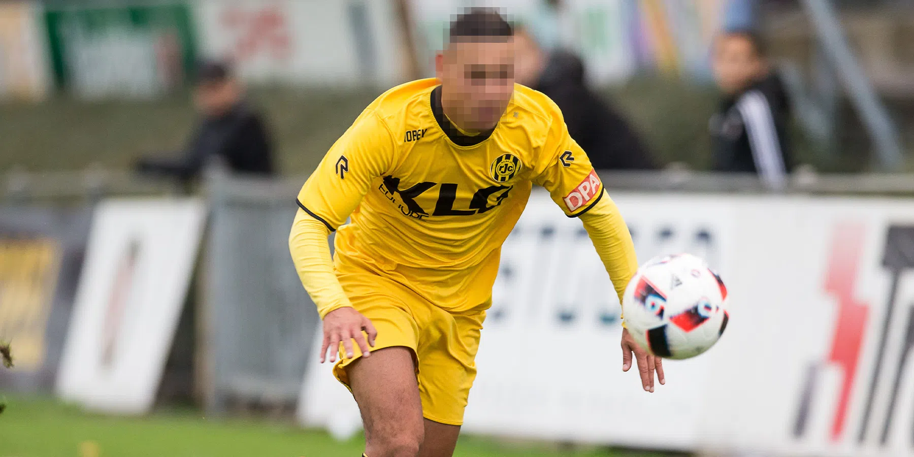 Oud-voetballer opgepakt: verdenking van fraude rondom verzonnen transfers