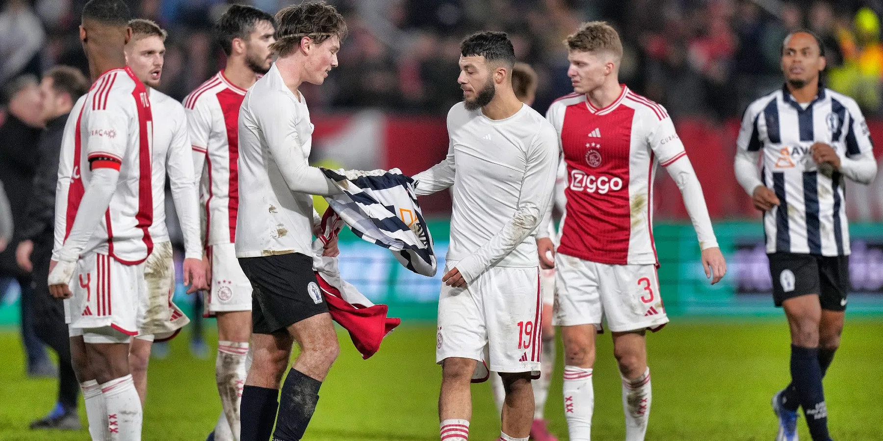 Mikautadze haalt uit naar Ajax 
