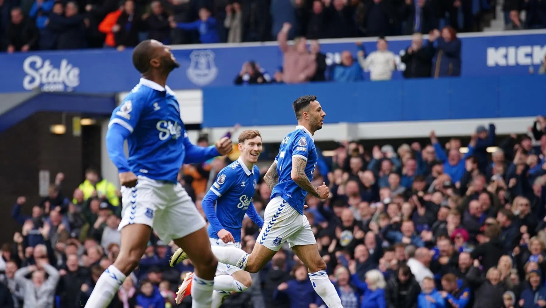 Everton met Amadou Onana 2-0 tegen Nottingham Forest van Matz Sels en Divock Origi