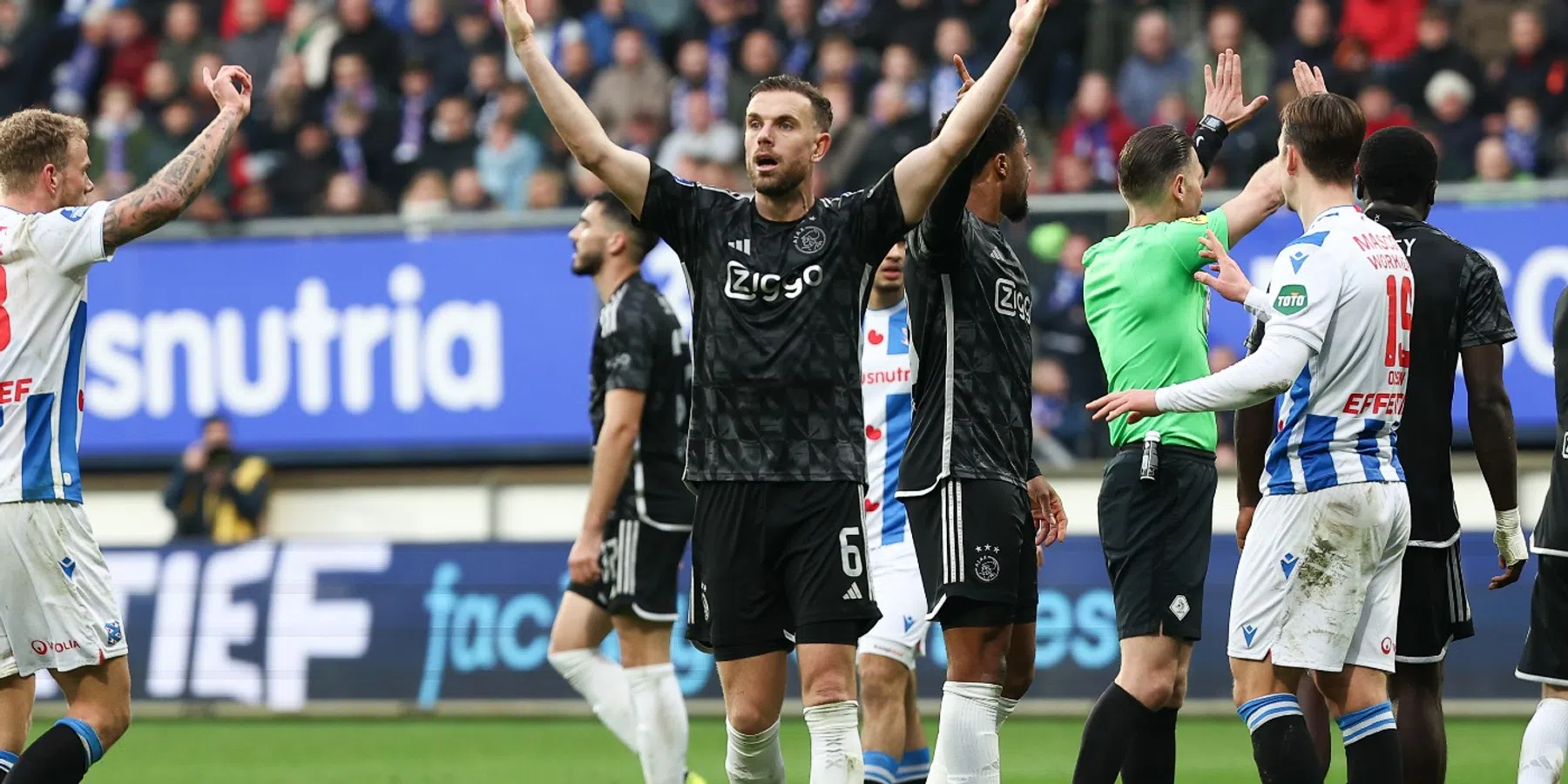 Henderson traint mee bij Liverpool