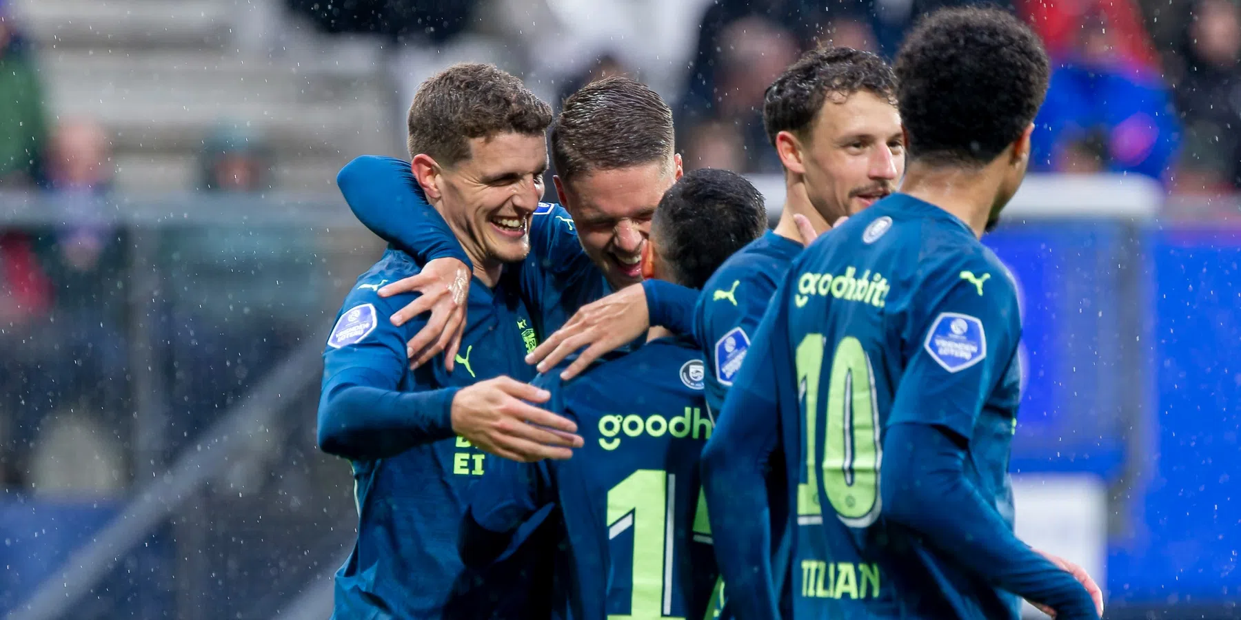 Veerman bezorgt genadeloos PSV fraaie mijlpaal met doelpunt in Friesland