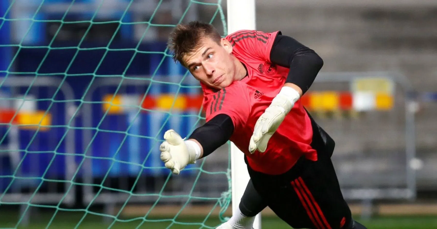 United, PSG en Bayern zitten achter Lunin aan