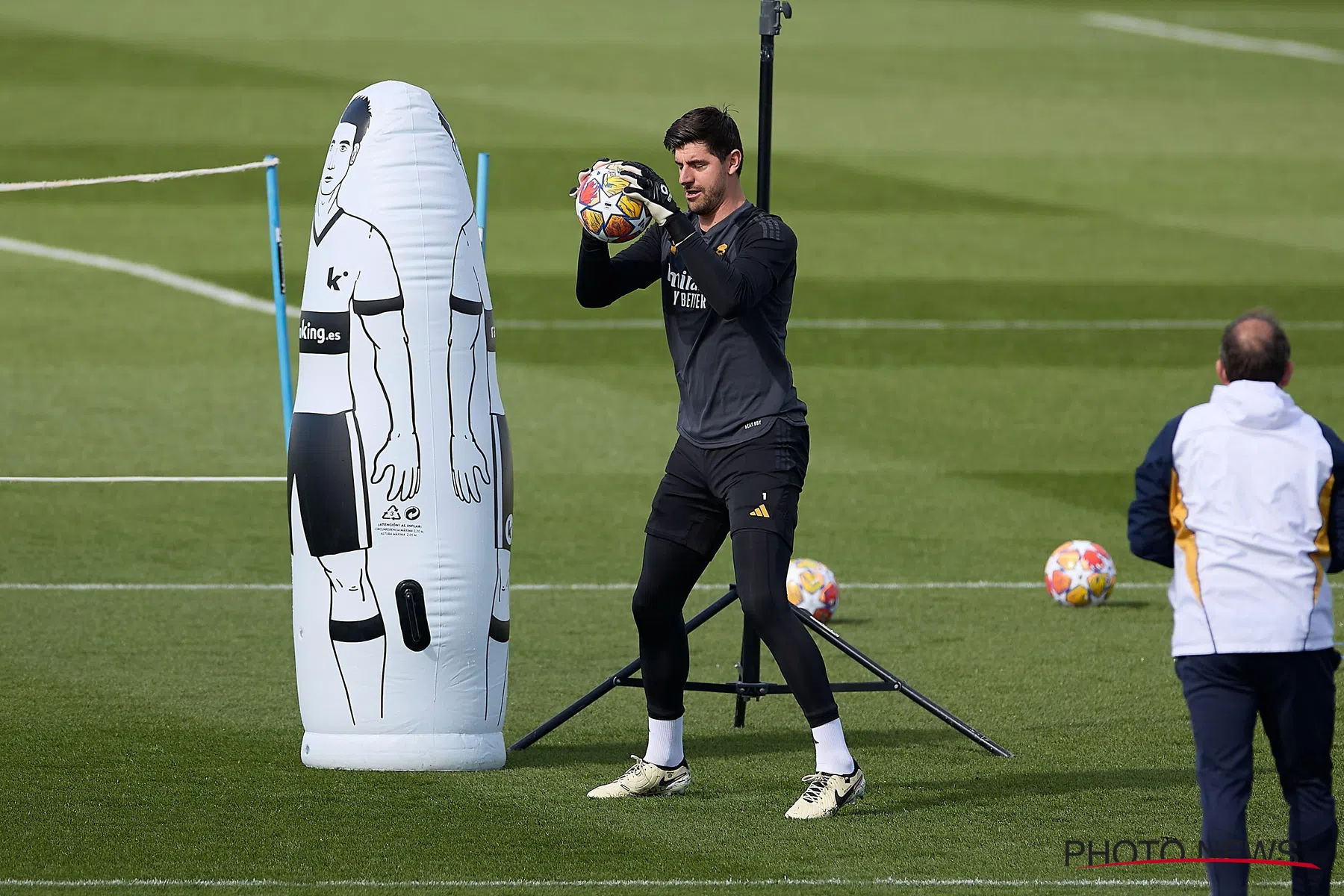 Vader Courtois verwacht goalie komende speeldag al onder de lat: “Grote kans”