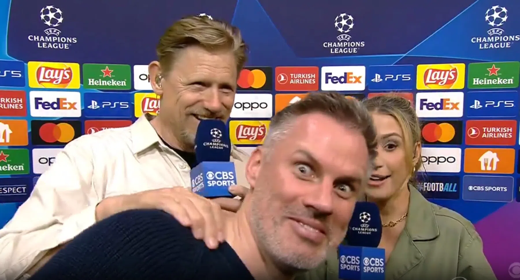 Beschonken Carragher legt interview af met Sancho