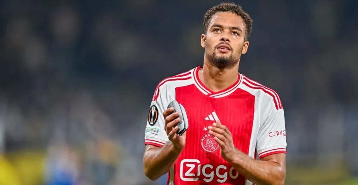 Rensch en spelersraad in gesprek met Ajax-fans: 'Uitfluiten kwam aan de orde'