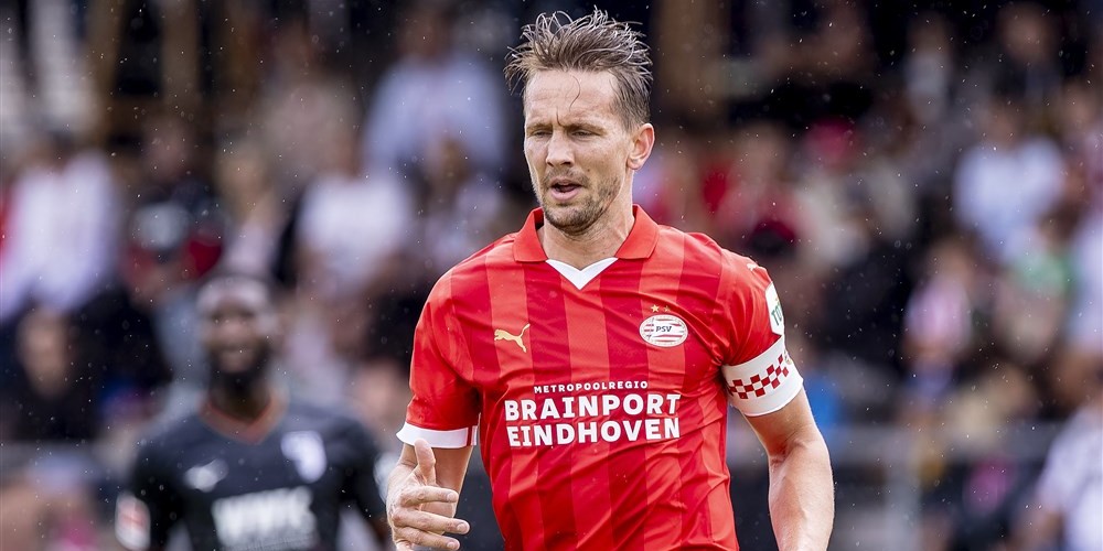 Van der Vaart vindt Luuk de Jong beste PSV'er van dit seizoen