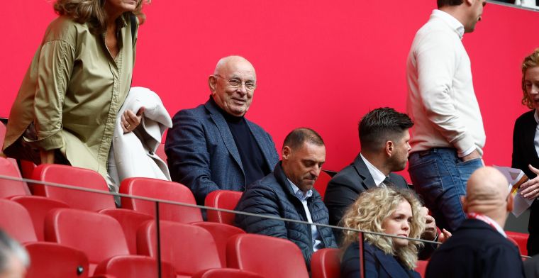 Ajax-supporters richten zich opnieuw tot Van Praag