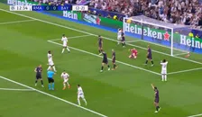 Thumbnail for article: Alle hens aan dek bij Bayern na opmerkelijk moment in halve finale CL tegen Real