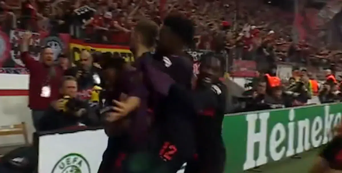 Bizar: Leverkusen flikt het wéér in de slotfase en pakt record