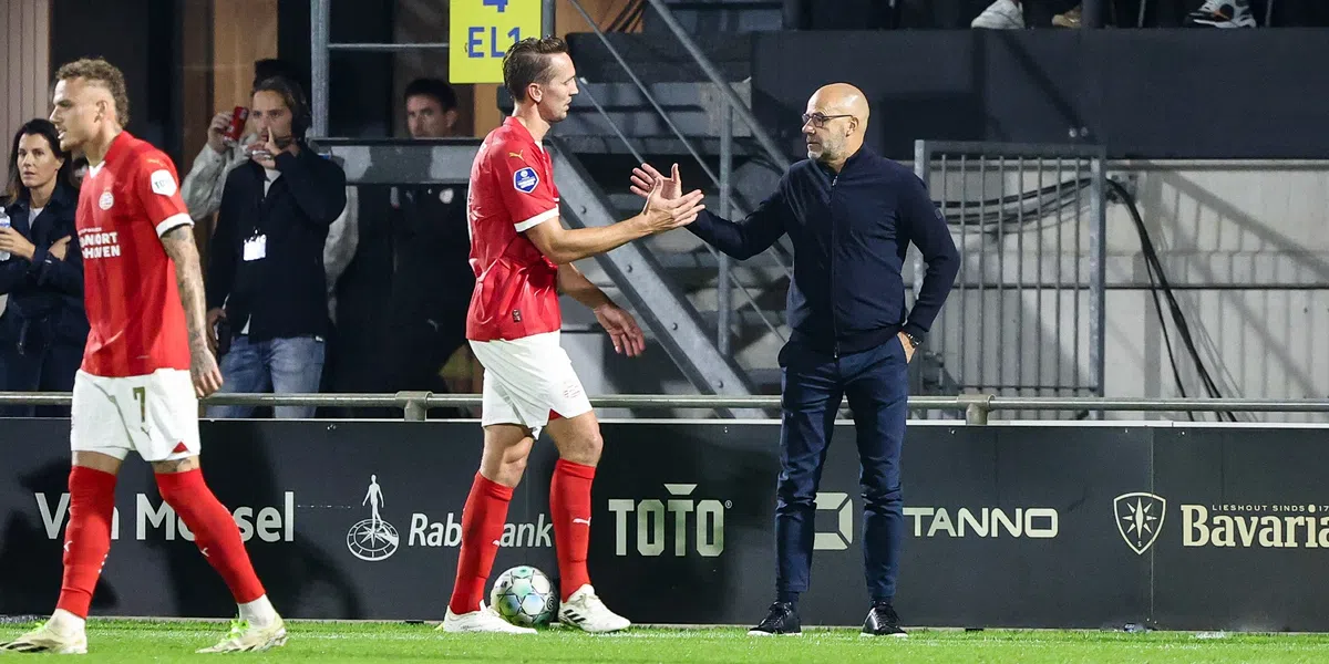 Bosz past speelstijl niet aan voor topscorer De Jong: 'Niet alle ballen op hem'