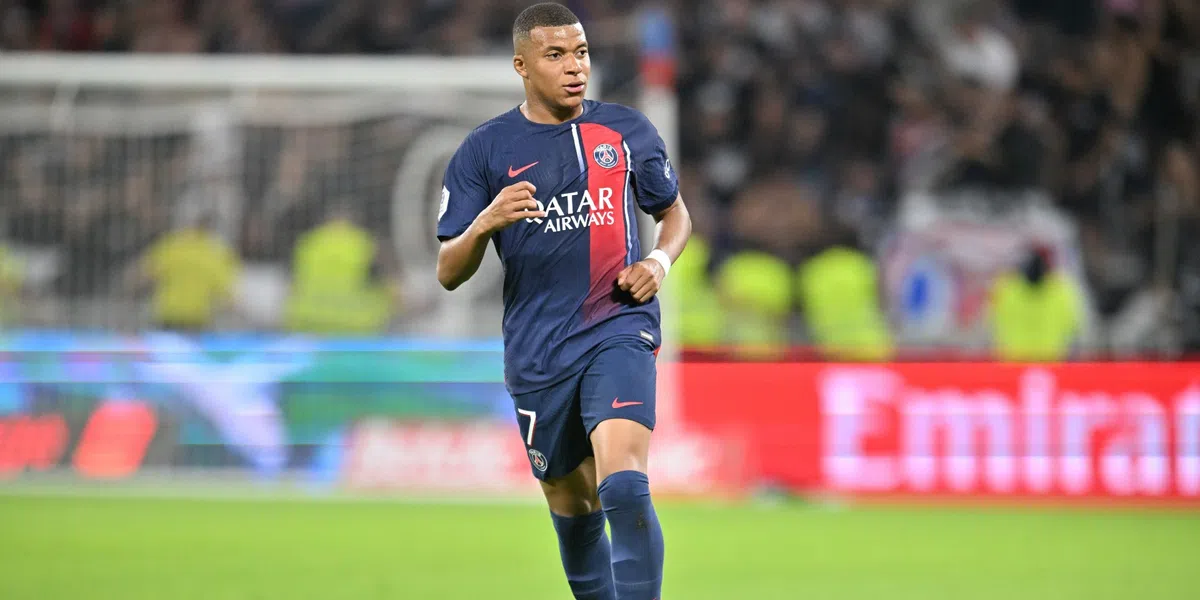 Mbappé zet ongekende statistiek neer met wéér een award in Ligue 1
