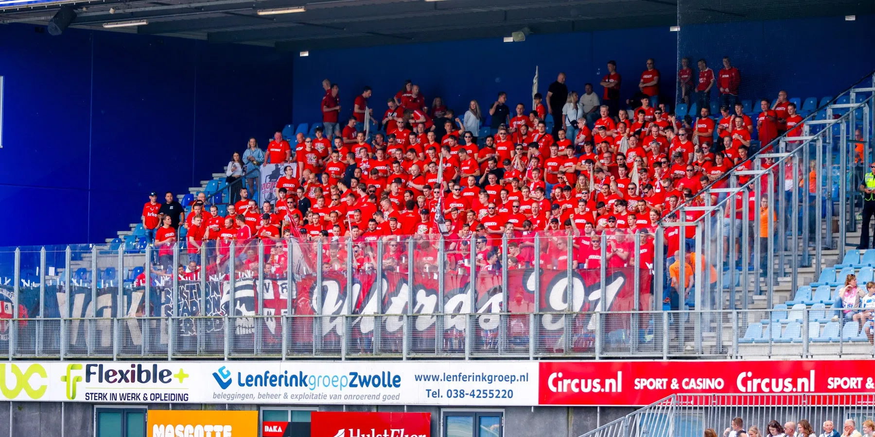 Jonge FC Twente-supporter raakt gewond