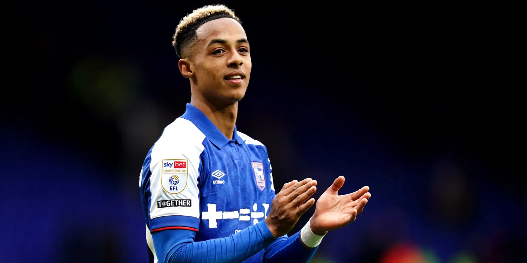 'Ipswich betaalt 23,5 miljoen voor Omari Hutchinson van Chelsea'