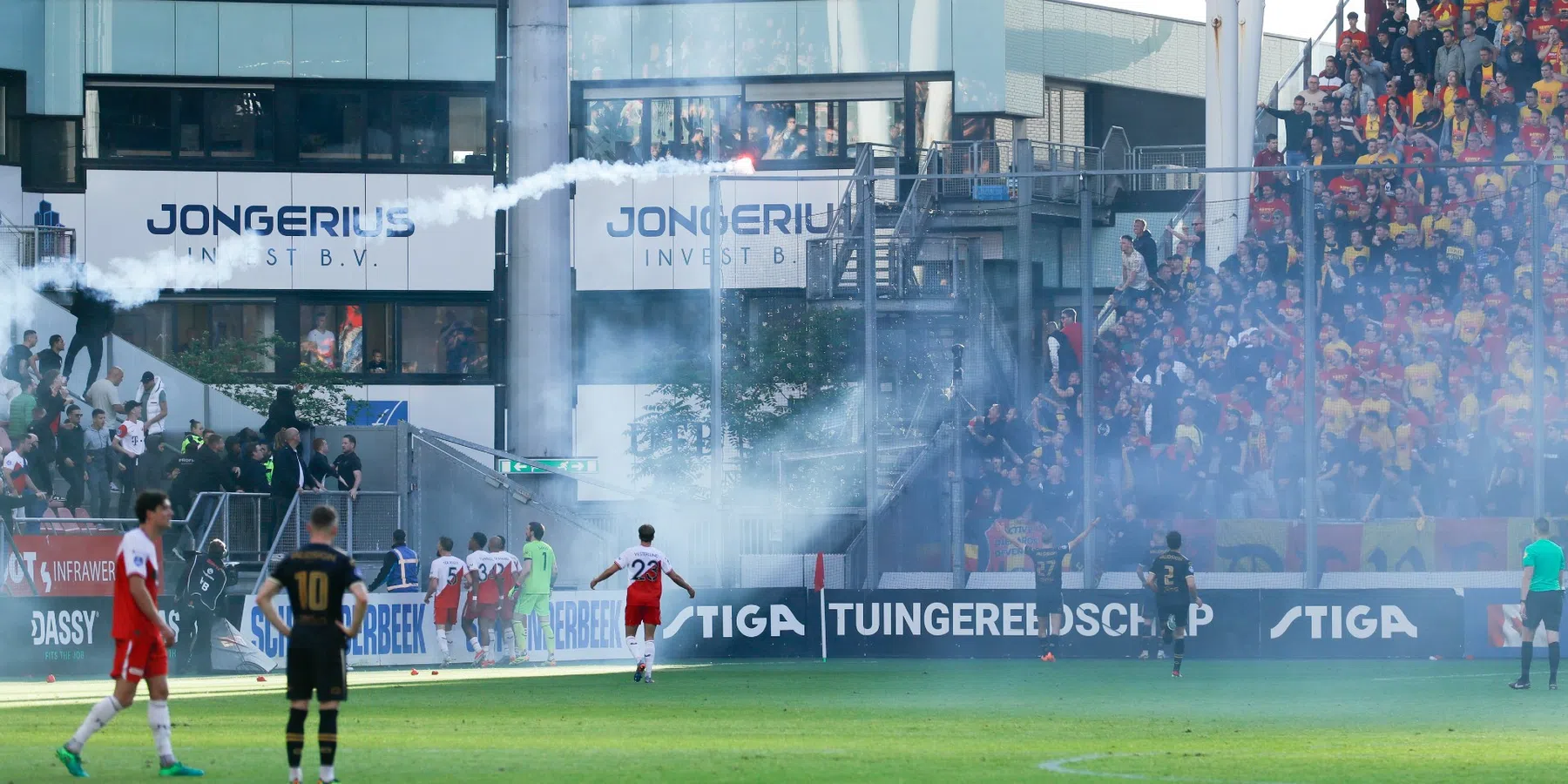 Nijland neemt het op voor clubs: 'Clubleidingen doen er werkelijk álles aan'