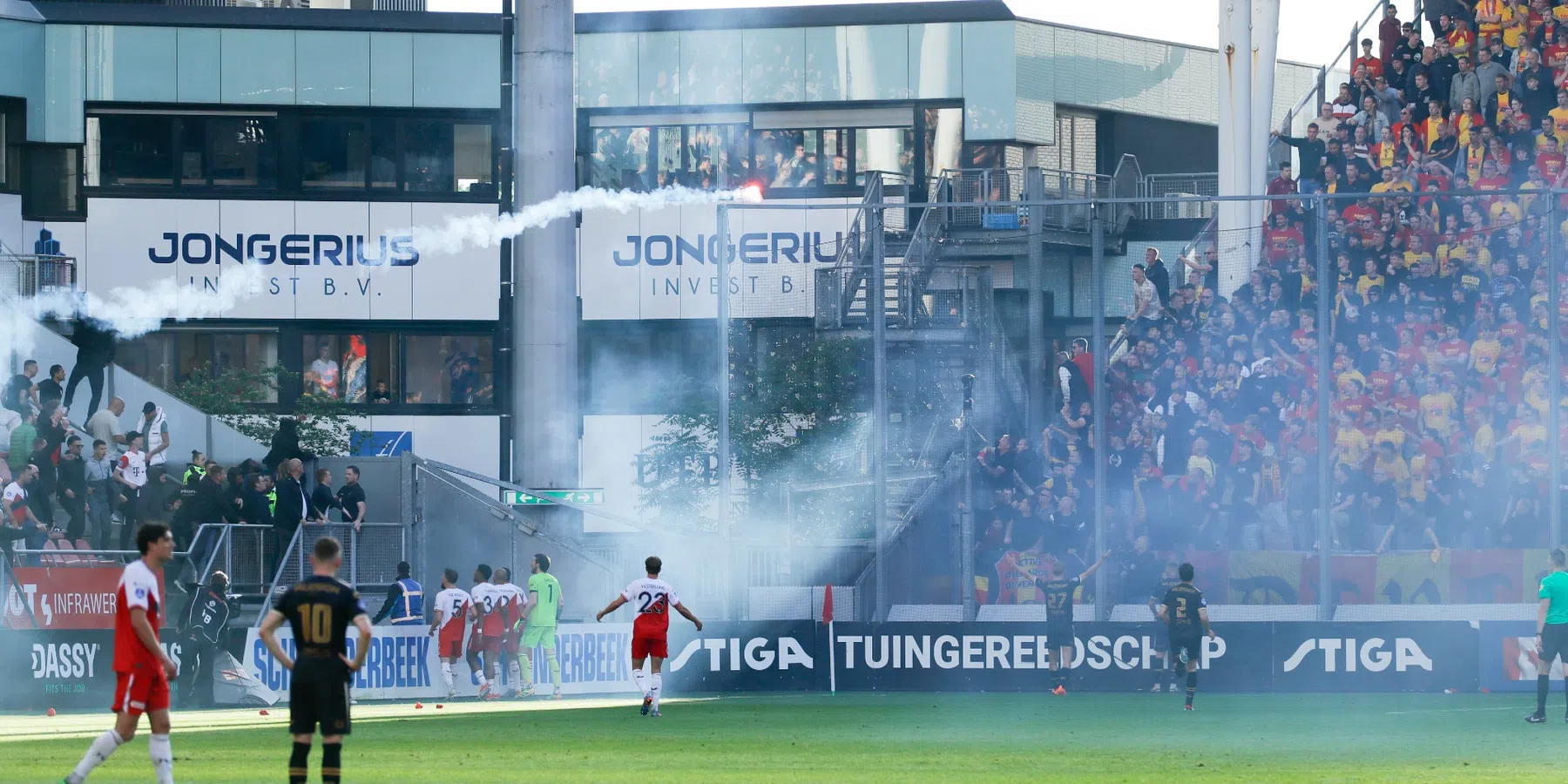 Utrecht-supporters protesteren tegen 'absurde' straf