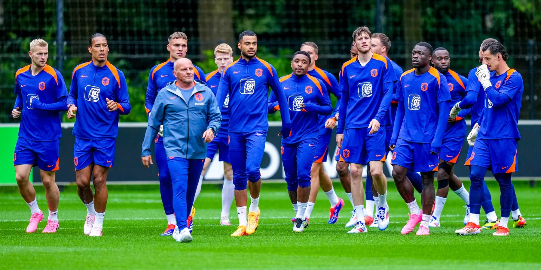 Boulahrouz en Gullit over Oranje en gemis De Roon