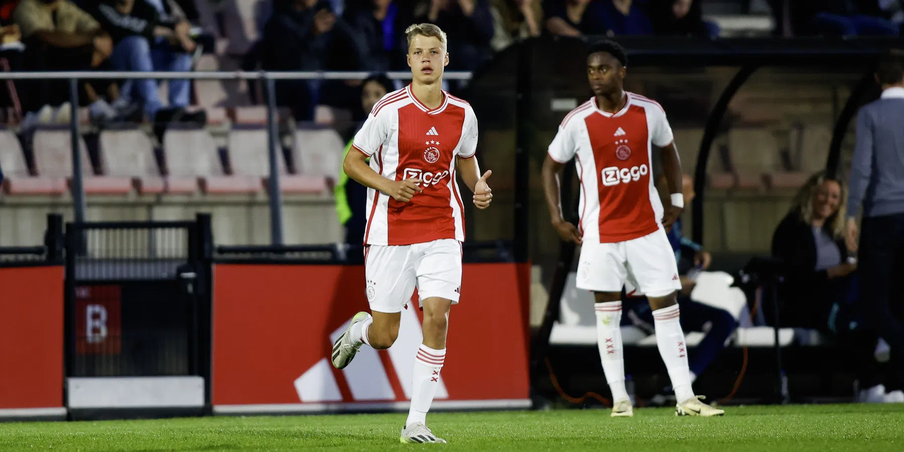 'Ajax lijkt jeugdspeler kwijt te raken aan PSV'
