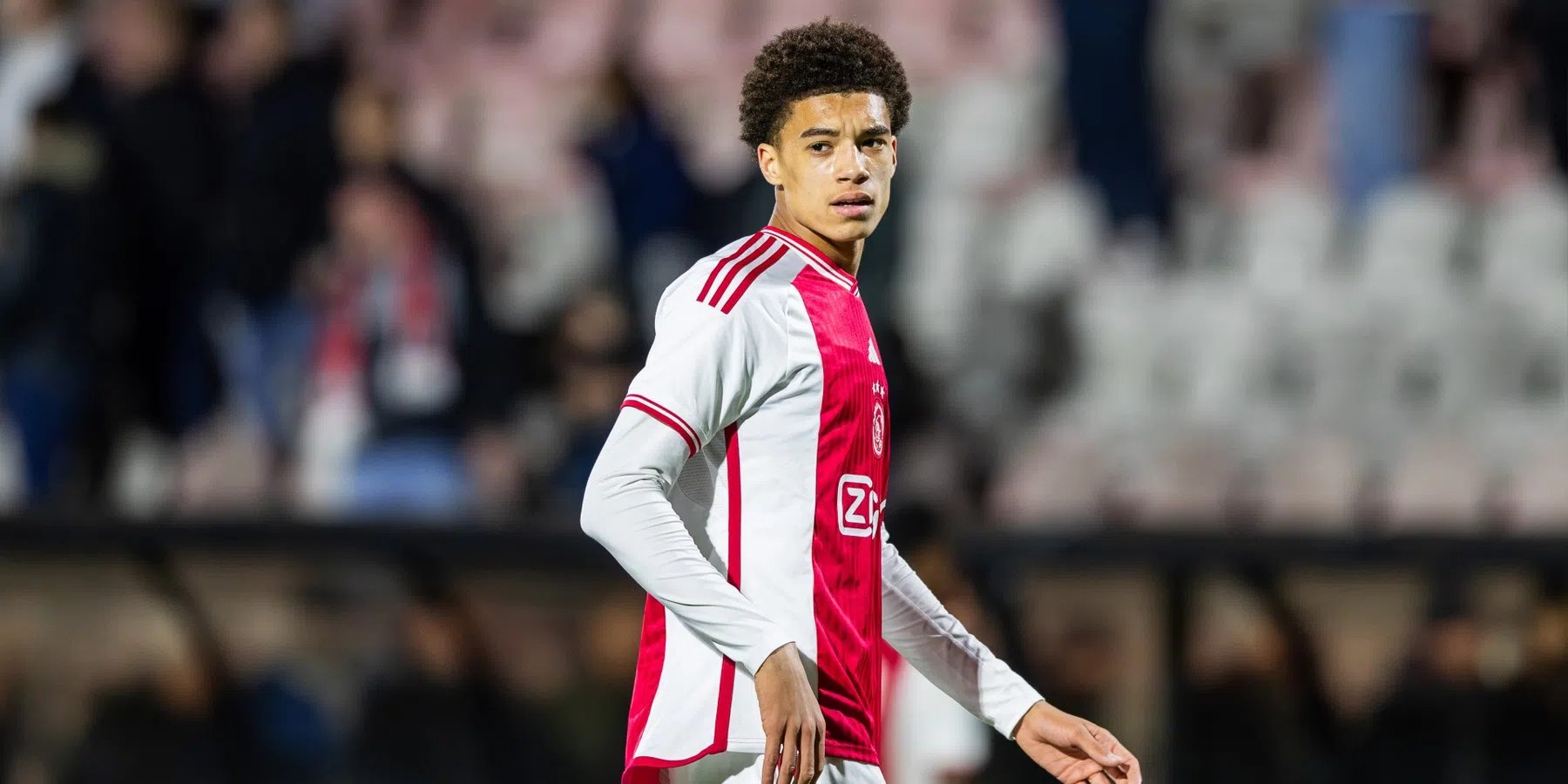 Ajax contracteert jeugdspeler Aaron Bouwman