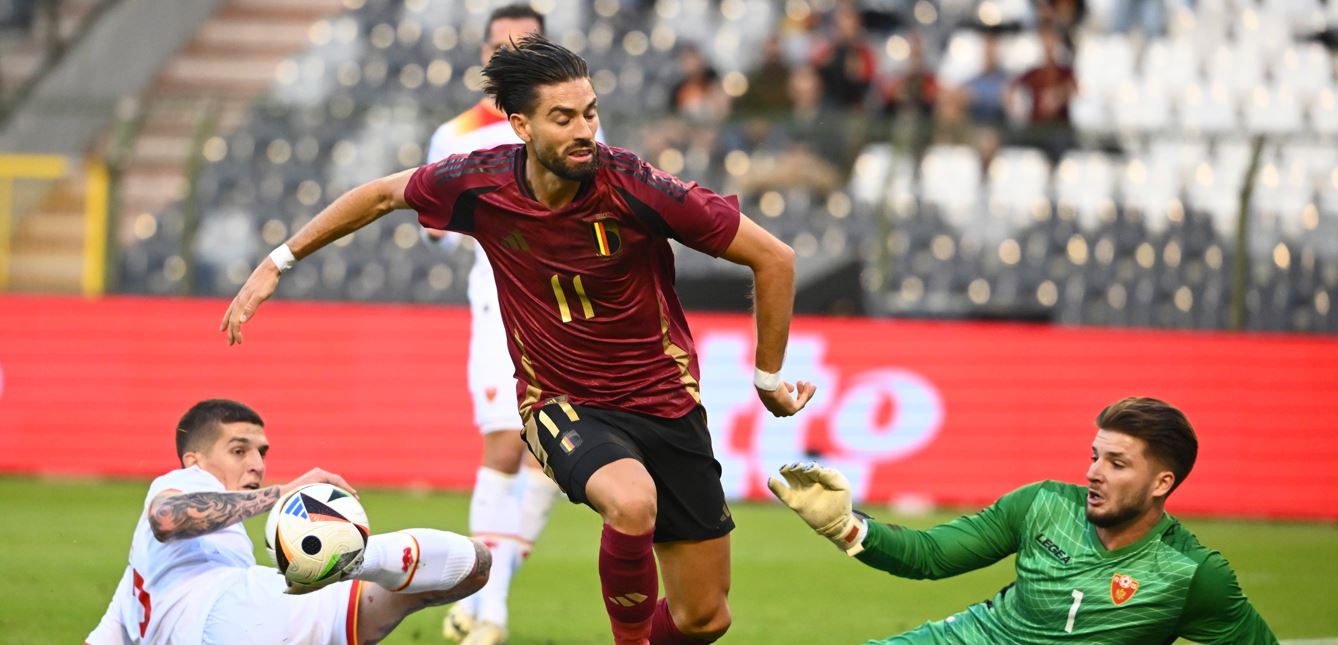 Fans Rode Duivels hard voor Carrasco tijdens België ¨- Montenegro 