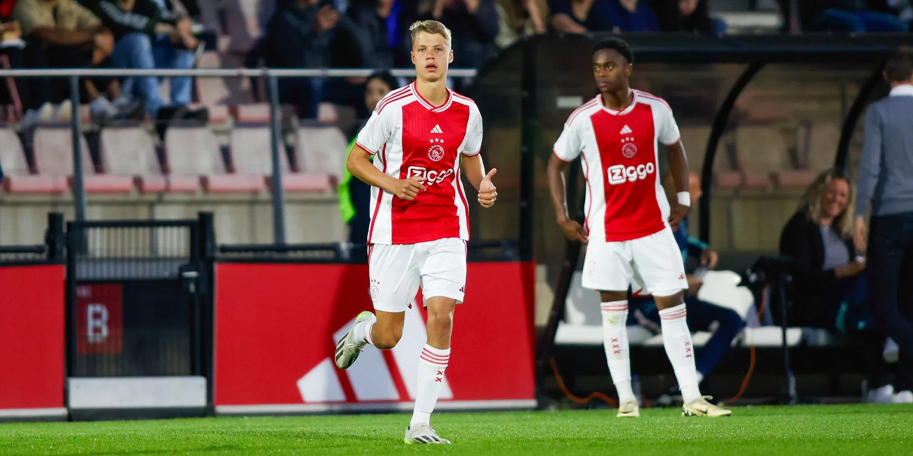 Ajax houdt toptalent Steur definitief uit handen van PSV