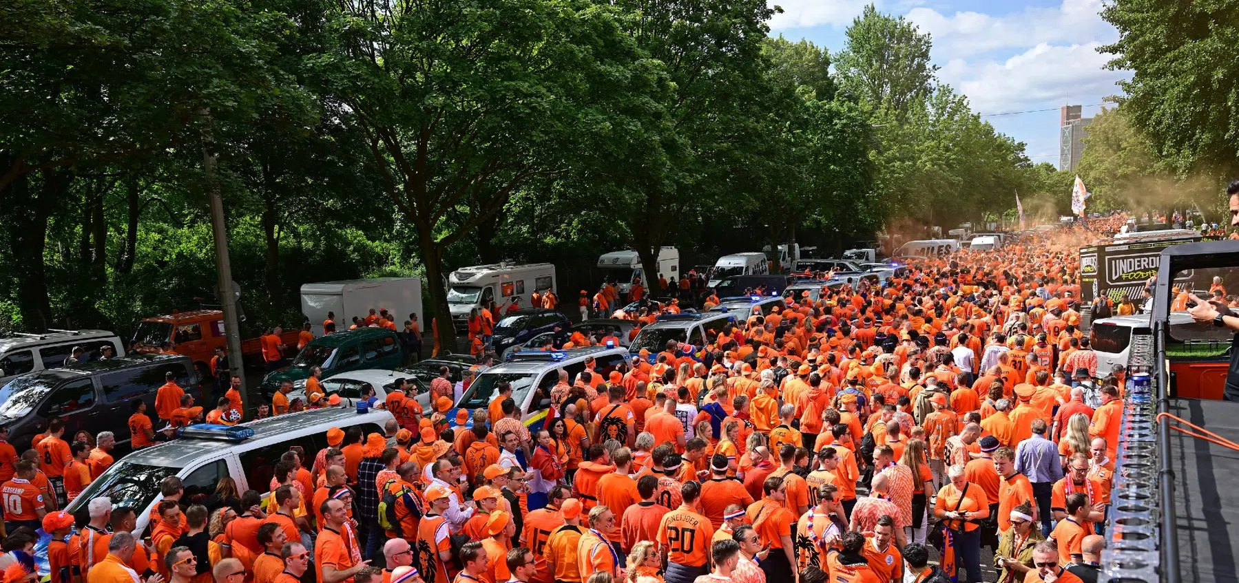 Man (39) Die Met Bijl Opdook Bij Oranje-mars Vervolgd Voor Poging Tot ...