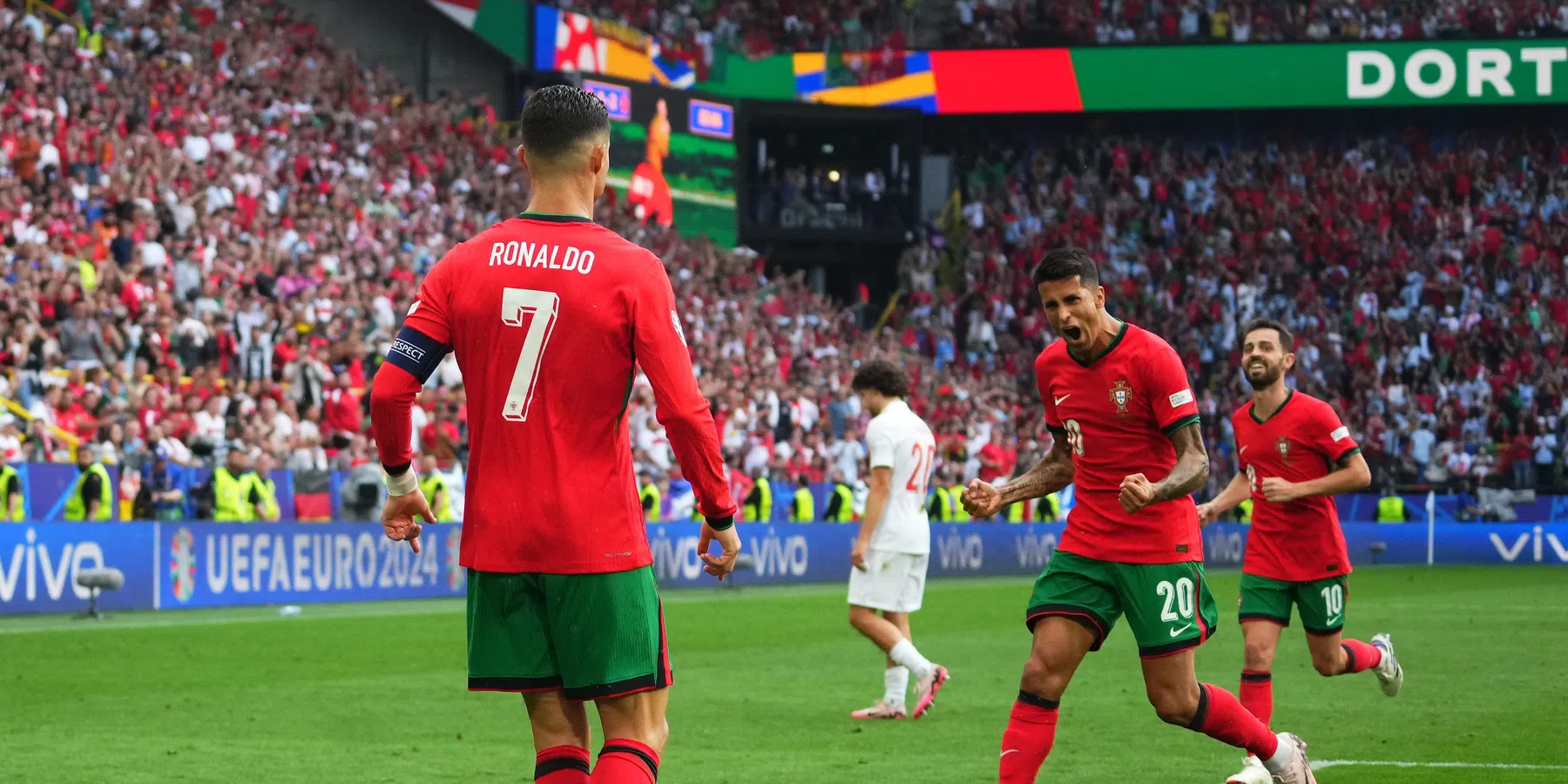 Portugal wint zeer overtuigend van Turkije