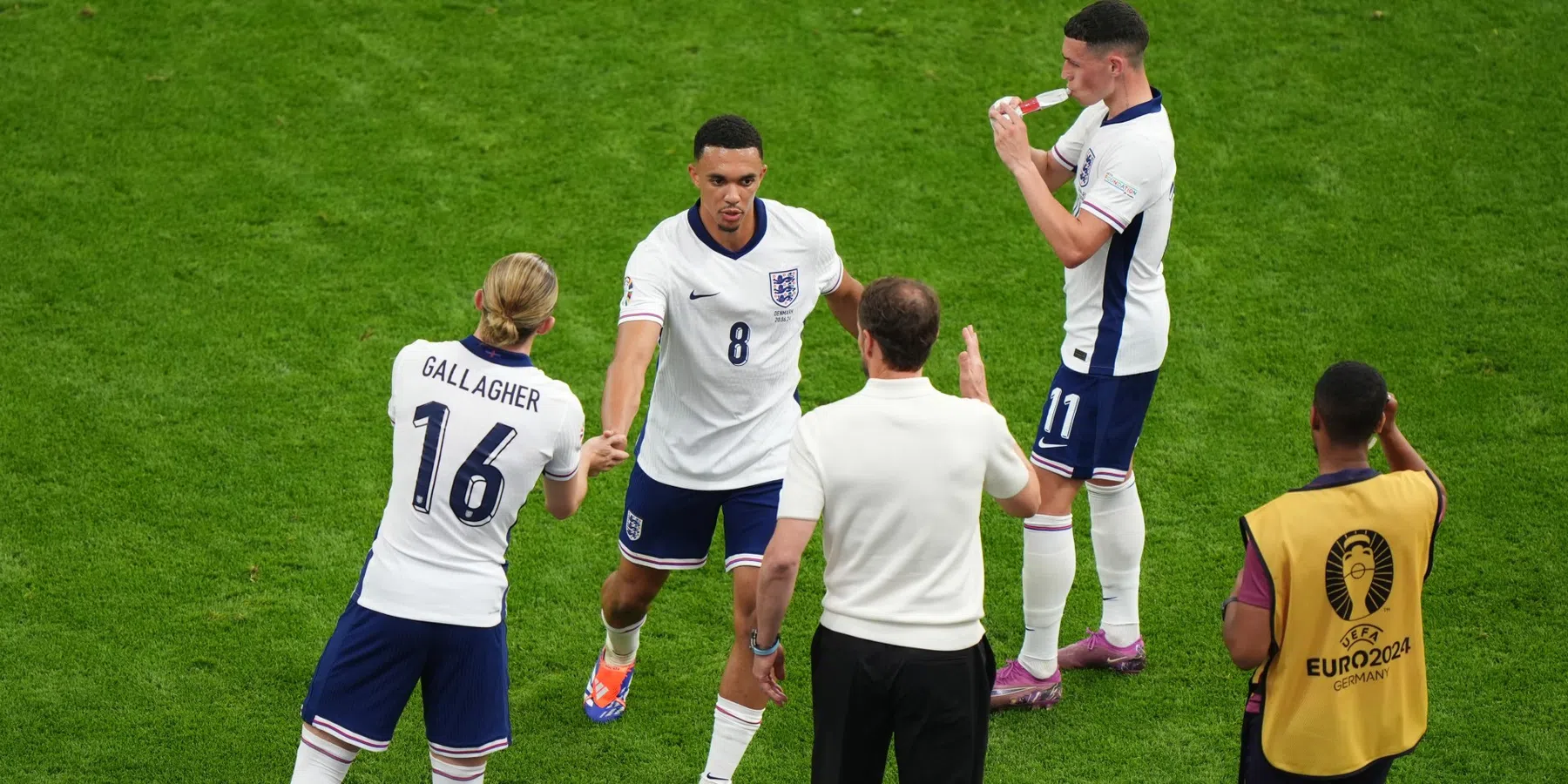 Southgate wisselt Alexander-Arnold voor Gallagher bij Engeland 