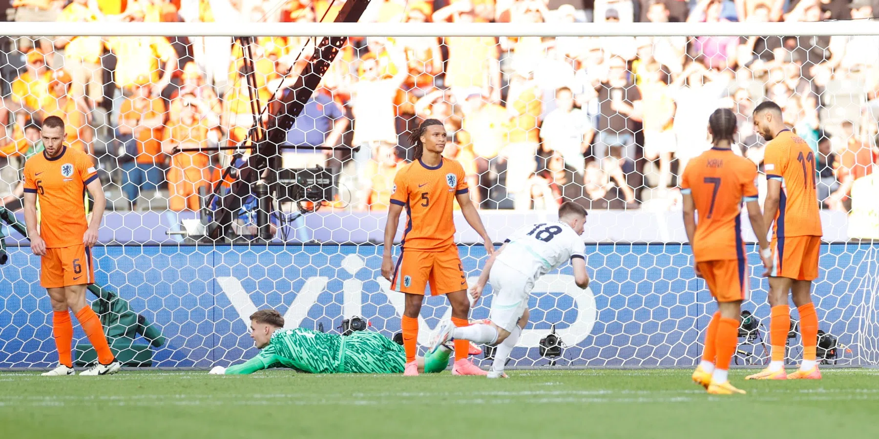 Van der Vaart en van Hooijdonk uiten kritiek op Oranje 