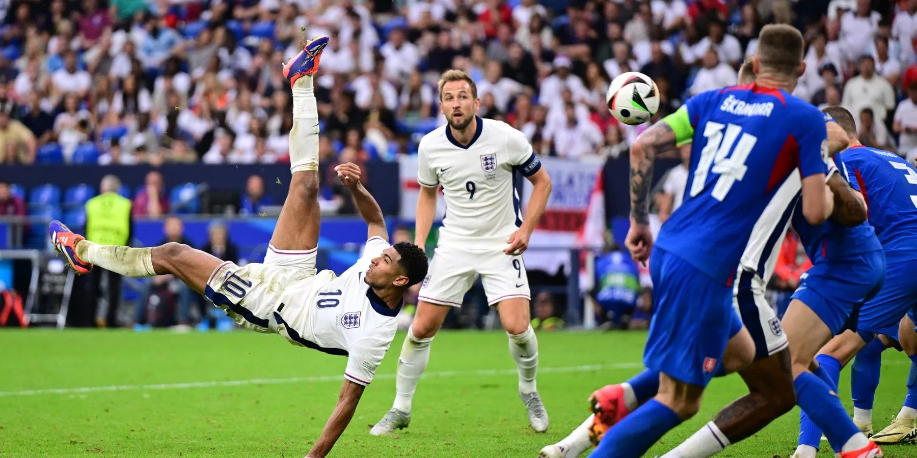 UEFA tikt Bellingham op de vingers na obsceen gebaar in achtste finale EK