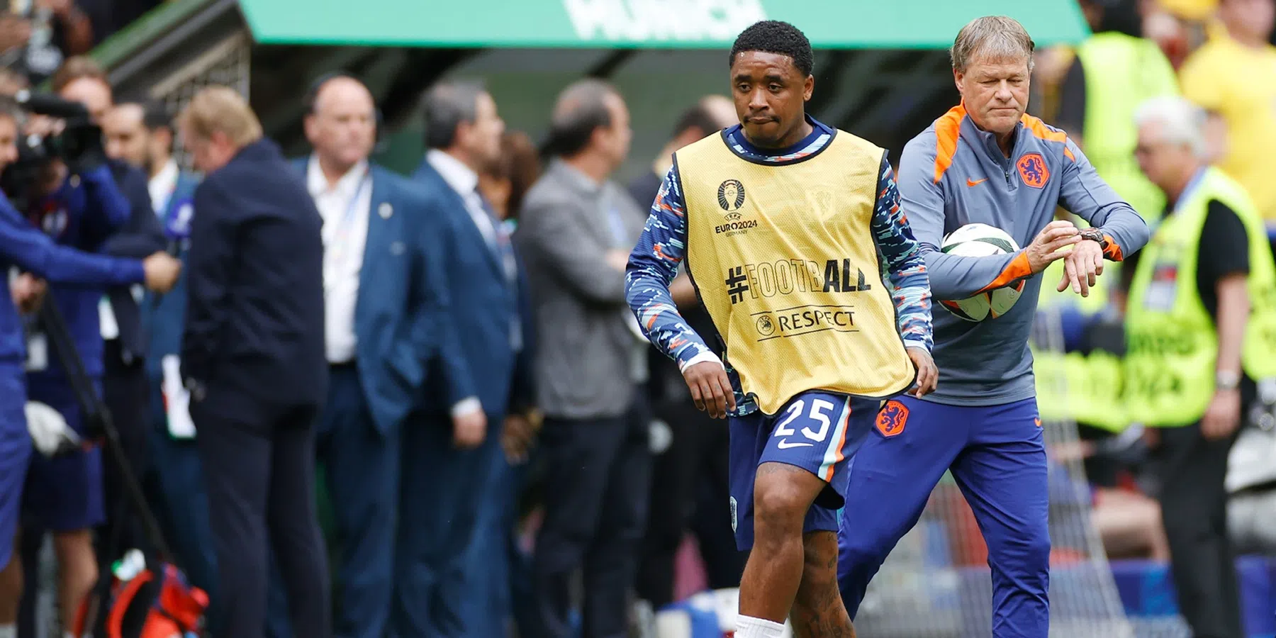 Van Hooijdonk kraakt uitleg van Koeman over Bergwijn