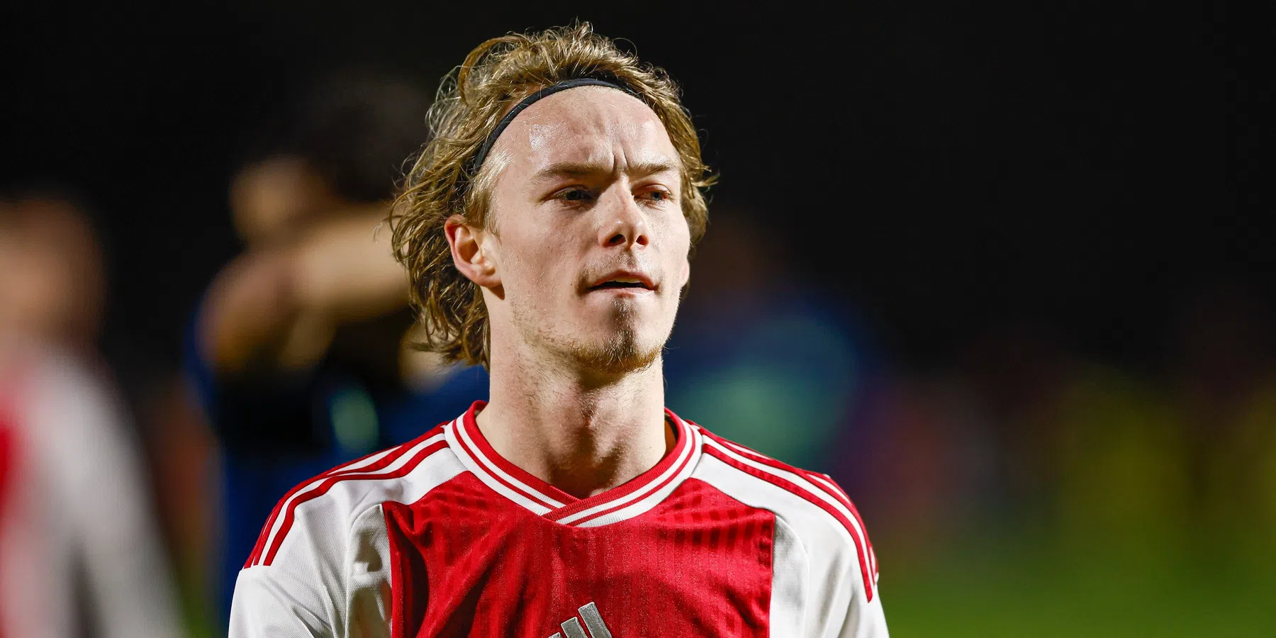 Ajax beloont aanvaller beloftenteam met nieuw contract: 'Altijd al mijn club'