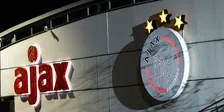 Thumbnail for article: 'Ajax klemgezet door Arsenal: Gunners brengen openingsbod van vier ton uit'