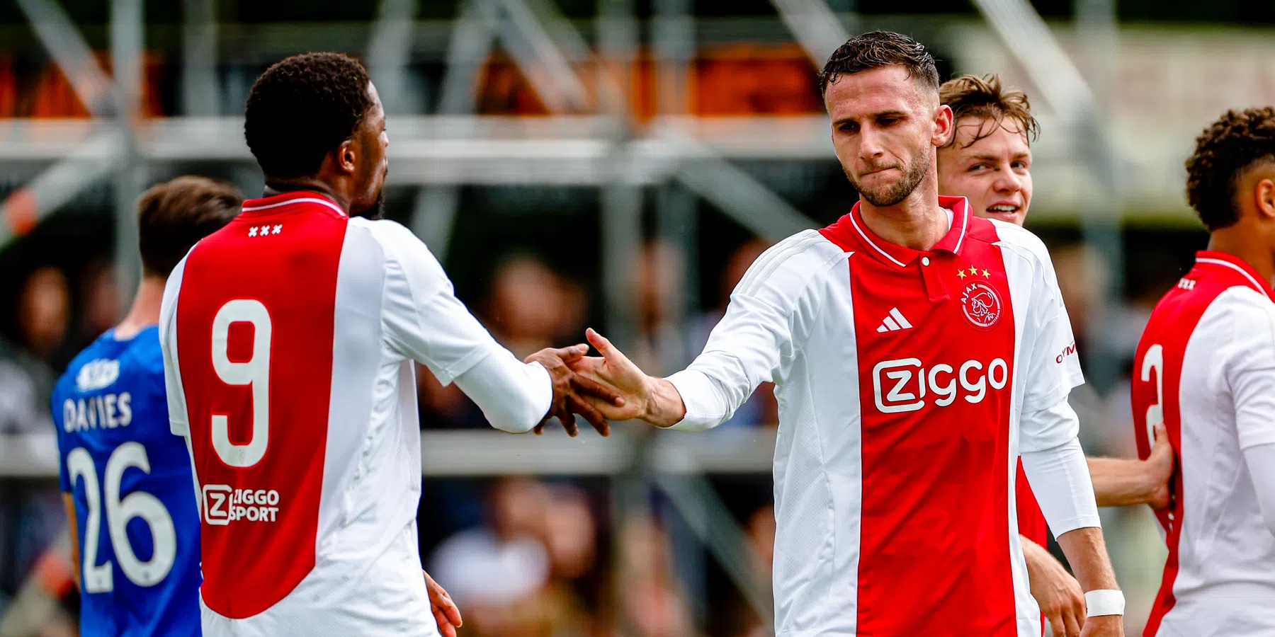 'Naast Lille melden ook Osasuna en Como  zich bij Ajax voor Van den Boomen'