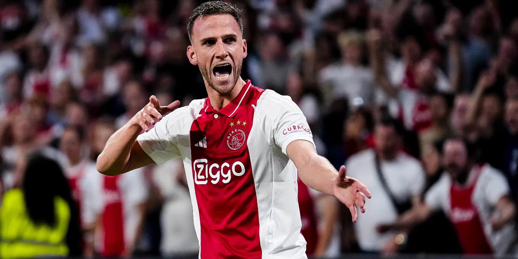 Van den Boomen denkt niet aan vertrek bij Ajax